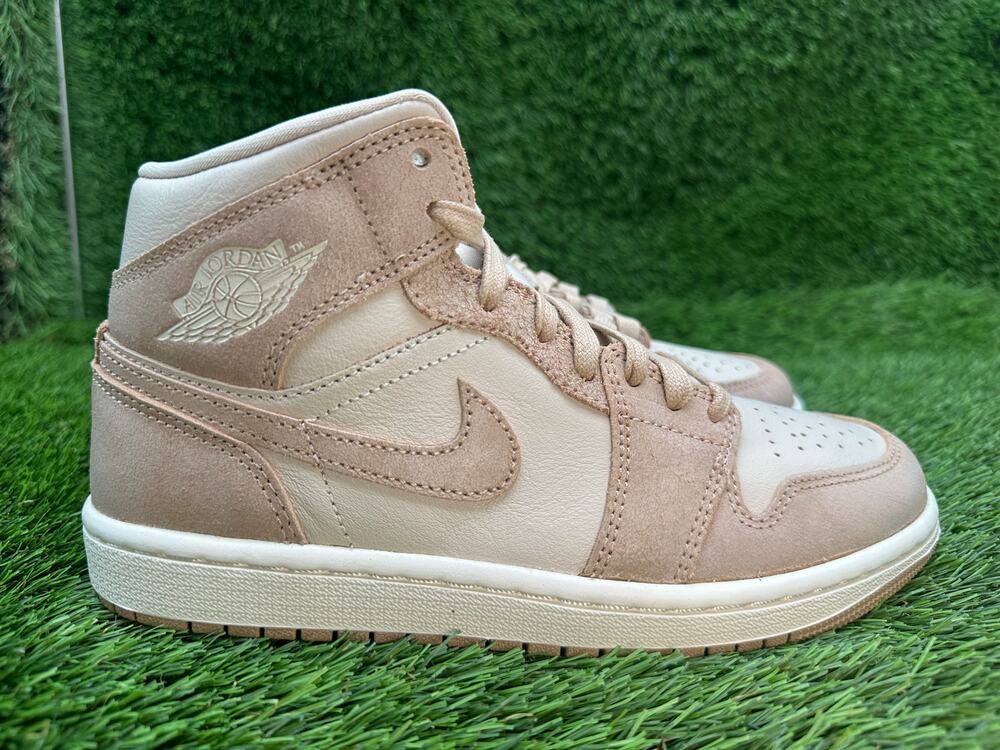Nike Air Jordan 1 Mid SE FJ3448-200 Athletic Sneaker Women's 6.5 Brown Leather